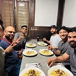 לינה וארוחת בוקר Biriyani House בוביני