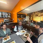 לינה וארוחת בוקר Biriyani House בוביני