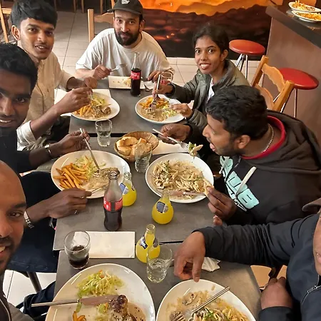 Biriyani House לינה וארוחת בוקר בוביני
